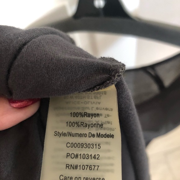 Alice and Olivia sz M base grey top EUC - Picture 5 of 8